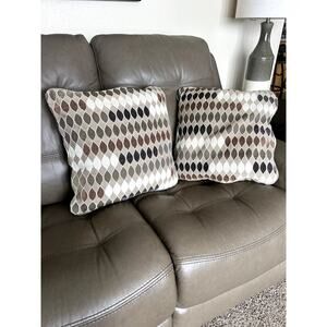 PAIR OF 2 THROW PILLOWS, SIDE ZIPPERS, Neutral Colors 21" X 22"